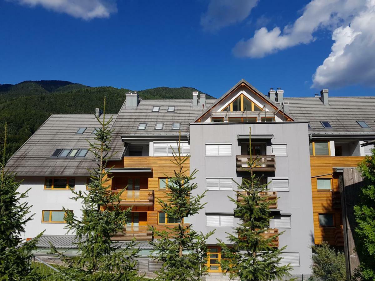 Апартаменты Yellow Apartma Краньска Гора Экстерьер фото